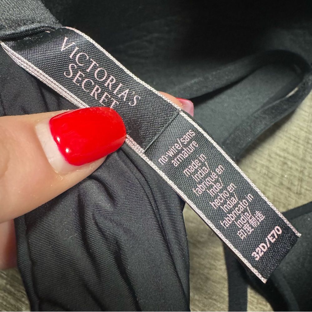 Victoria’s Secret No Wire Black Bra Size 32D - Picture 4 of 4